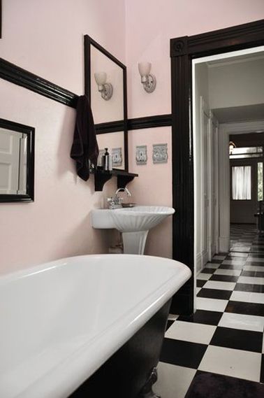 salle-de-bain-retro-carrelage-damier