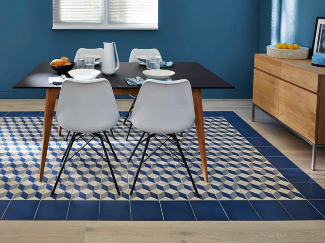 carrelage-geometrique-bleu-parquet-salle-a-manger